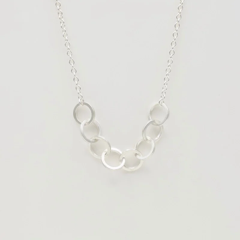 Circle Link Chain Necklace in Polished Silver