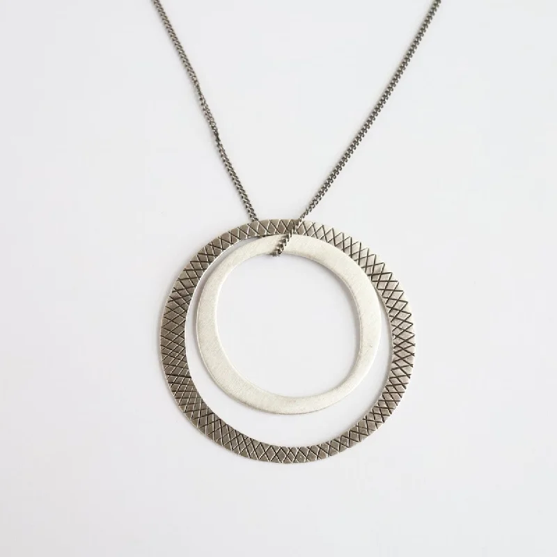 Etched & Plain Silver Circles Necklace